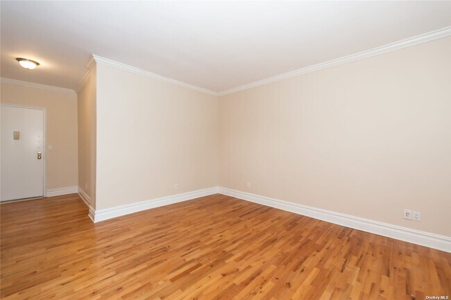 Building Photo - 111 7th St