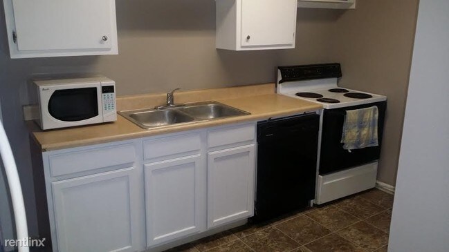 Building Photo - 706 E Mount Hope Ave