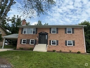 Building Photo - 9706 Glen Way