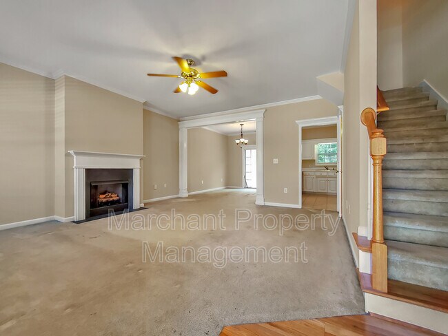 Foto del edificio - 215 Rexford Dr