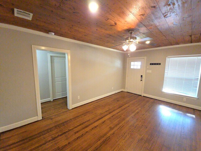 Building Photo - 210 Olive Ave