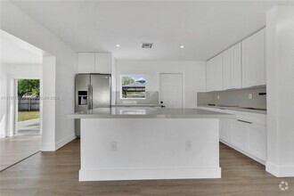 Building Photo - 2851 SW 66th Terrace