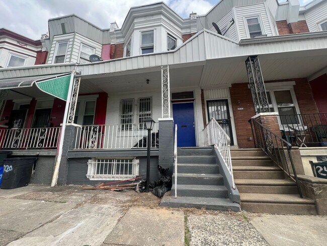 Building Photo - Oversized Classic Row Home w Wood Floors a...