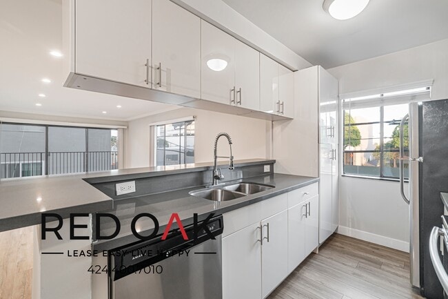 Building Photo - 121 N Hamilton Dr