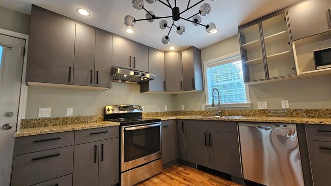Building Photo - 7150 Robinwood Dr