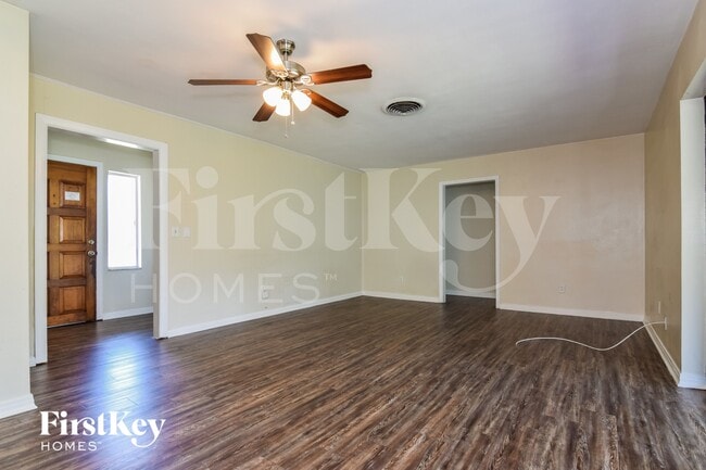 Building Photo - 4818 W Bay Villa Ave