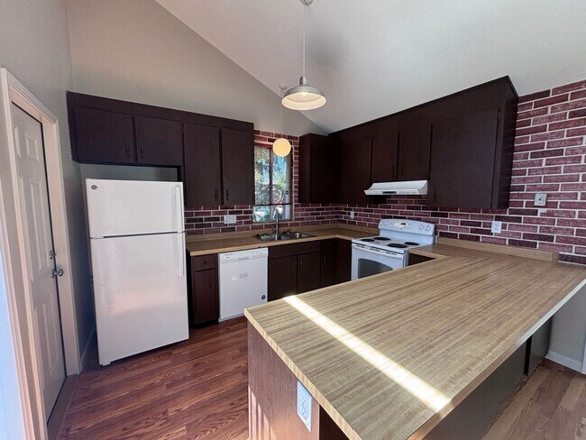 Foto del edificio - 5328 Cedar Grove Cir