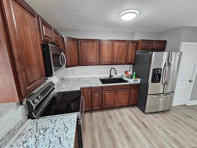 Foto del edificio - COMING SOON-4 Bedroom Townhouse in Essex