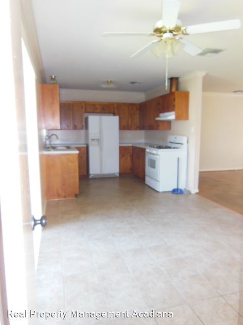 Building Photo - 3 br, 1.5 bath House - 114 Downing st