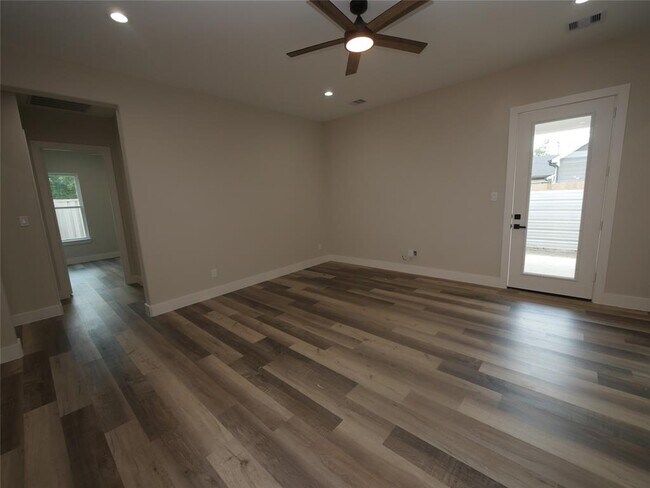 Foto del edificio - 7350 Cayton St