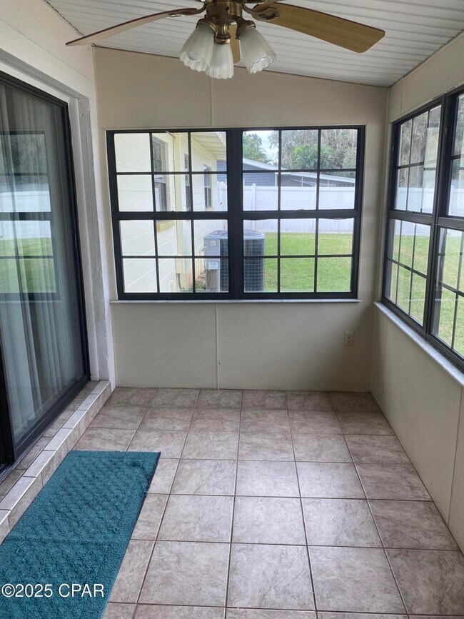 Foto del edificio - 137 N Lake Reedy Blvd