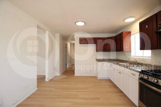 Building Photo - 642 S Jefferson St