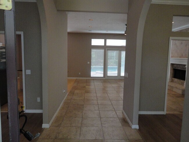 Foto del edificio - Beautiful 3 BR/2.5 BA in Park Avenue Subdivision