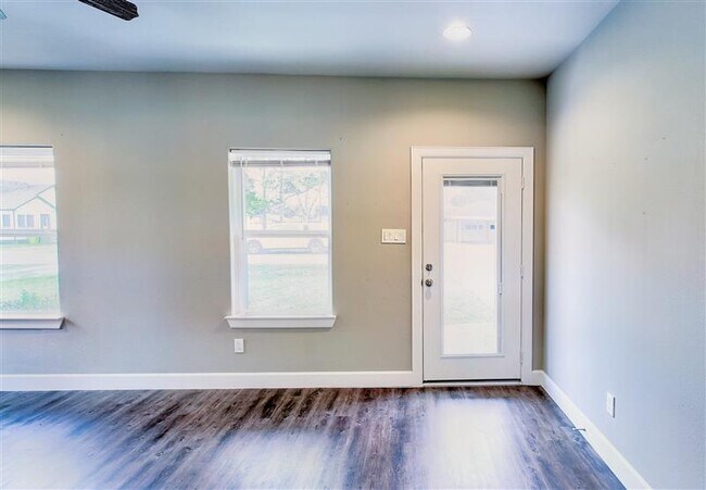 Foto del edificio - Lovely 2Bed 2Bath Single Family Home Avail...