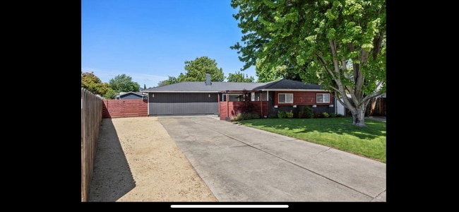 Building Photo - 746 Hemlock Ct