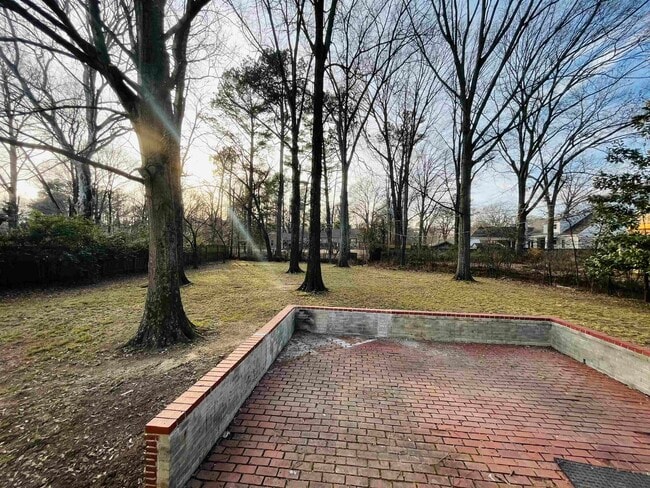 Building Photo - 329 Fairfield Cir