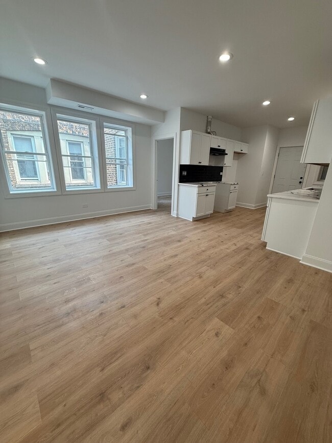 Building Photo - 7841 S Essex Ave