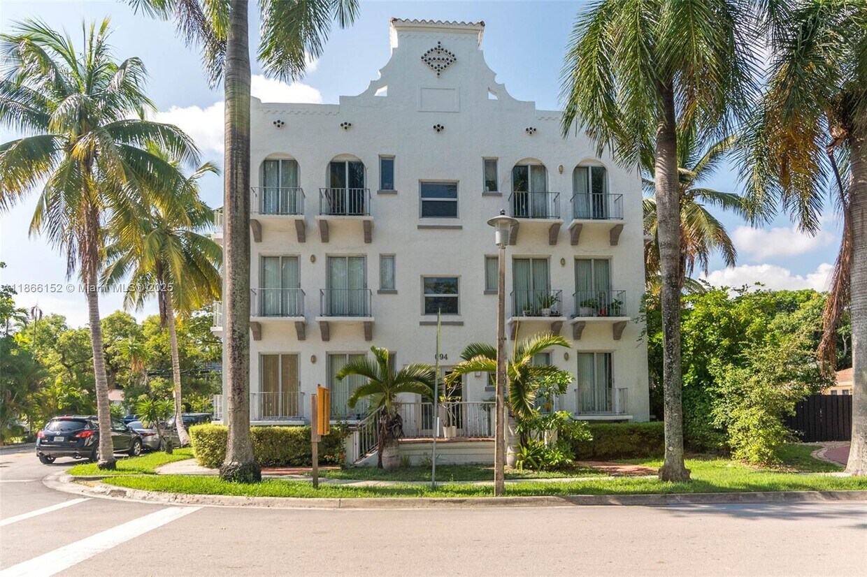 Foto principal - 694 NE 76th St