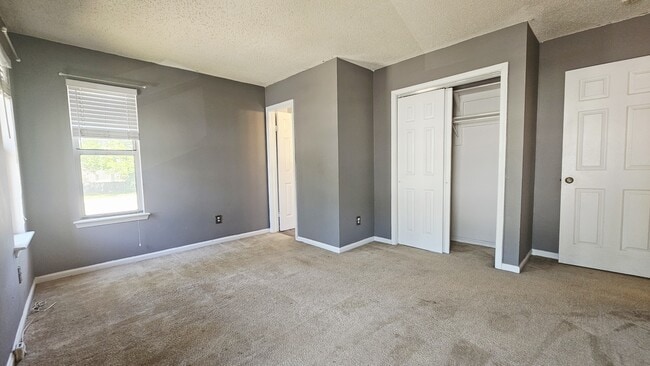 Foto del edificio - 812 Zircon Ct