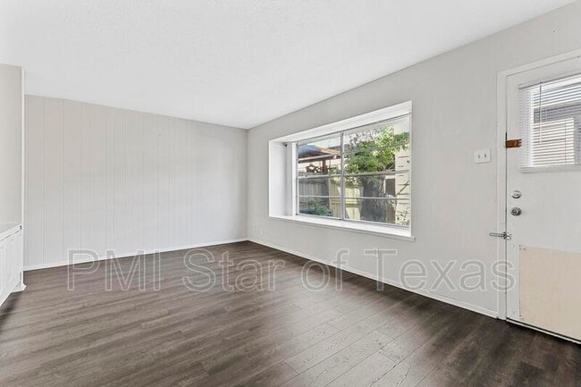 Building Photo - 22 E Mountain Creek Dr