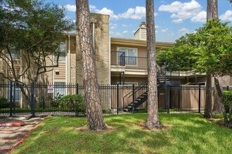 Building Photo - 702 Bering Dr