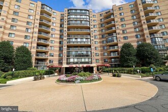 Building Photo - 8340 Greensboro Dr