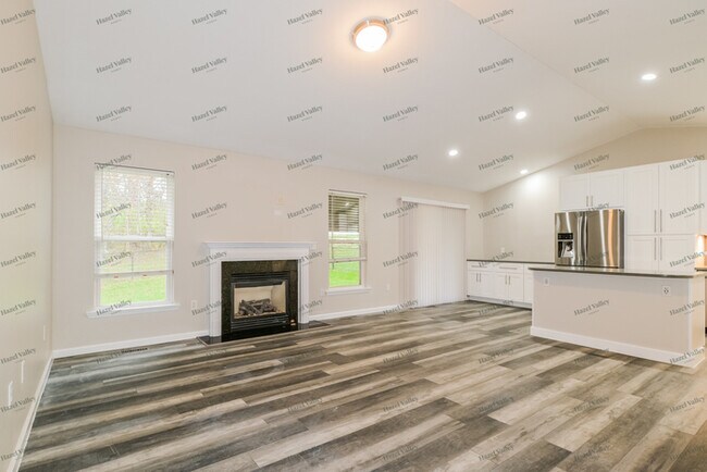 Building Photo - 106 Silica Dr