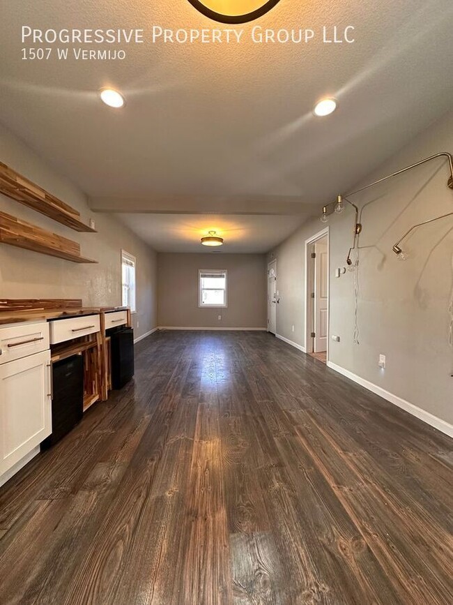 Building Photo - December rent free! Tastefully renovated h...