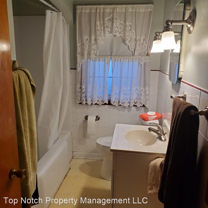 Foto del edificio - 3 br, 1 bath House - 810 24th Ave