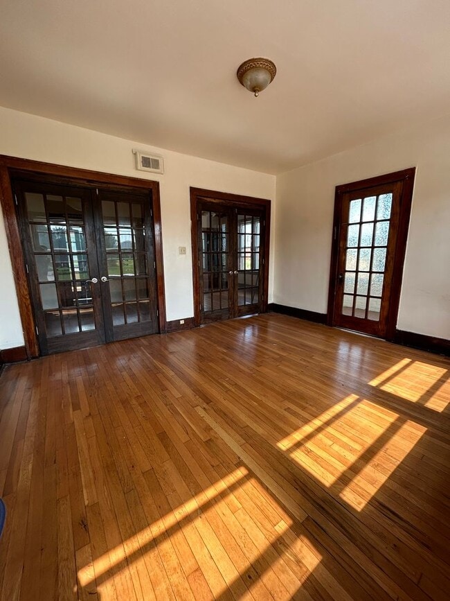 Building Photo - CASS D Apartments-5336