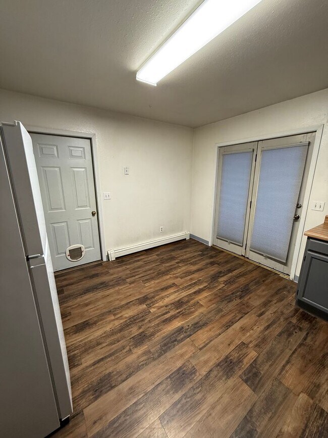 Building Photo - Biathalon Ave. (3588)