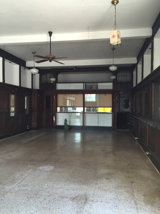 Interior Photo - 1800 N Farwell Apartments