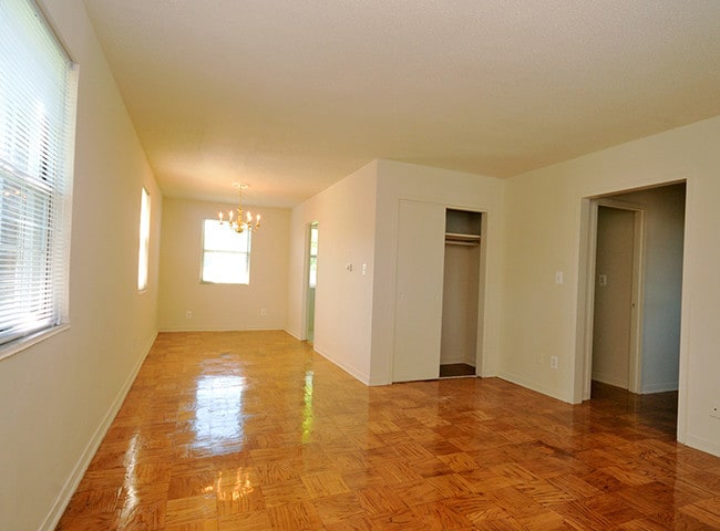 Separate Dining Room Nook - Olde Salem Village