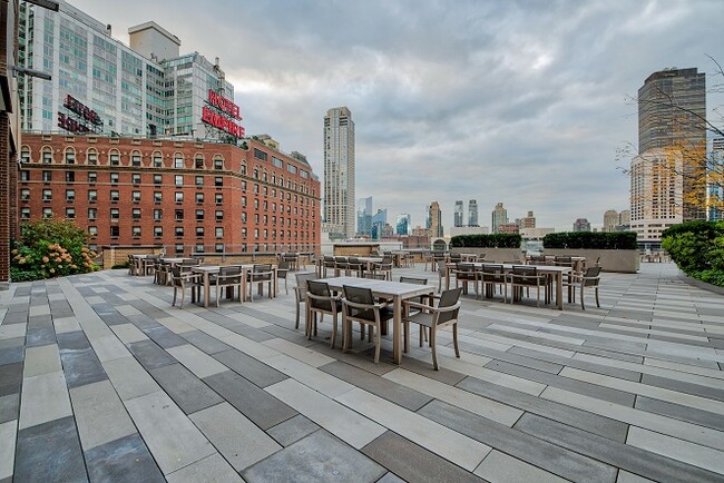 Interior Photo - One Lincoln Plaza