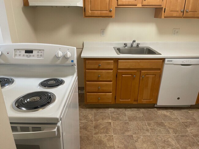 Foto del edificio - Modern 1 Bed No Lead  HW Inc AC New floors, Dishwasher, elevator ,laundry  NICE UNIT!