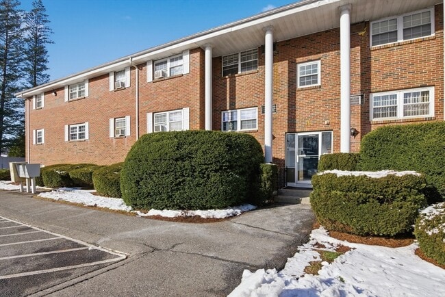 Building Photo - 39 Pleasant St