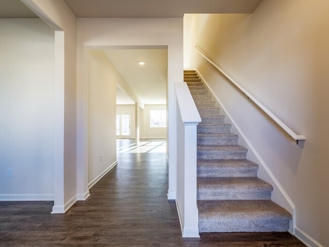 Building Photo - Beautiful Home w/ Community Pool
