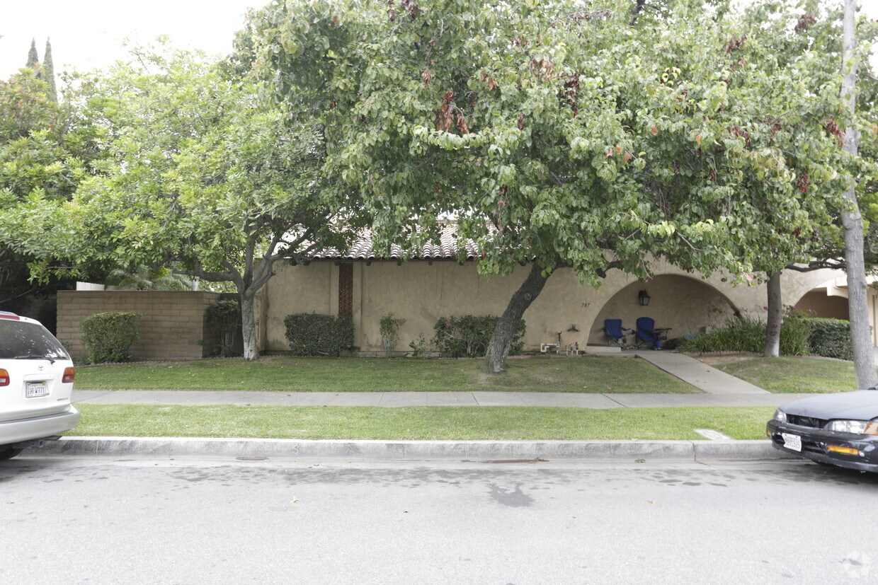 Building Photo - 787 N Adele