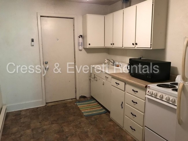 Building Photo - Budget friendly Buchanan Rental