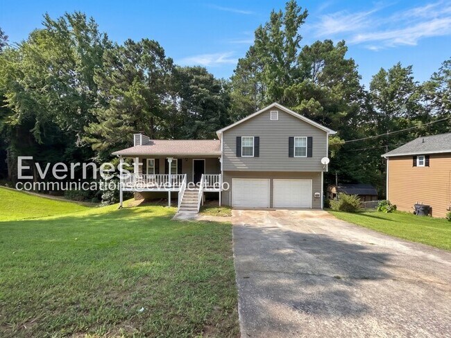 Foto del edificio - 3 Bed/2 Bath Home with Garage / Pet-Friendly / Coming Soon!