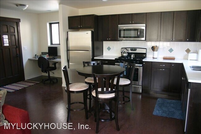 Building Photo - 1 br, 1 bath House - 820 Northwest Columbi...