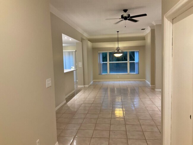 Building Photo - 14911 Rocky Ledge Dr