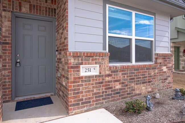 Building Photo - 251 Green Valley Dr