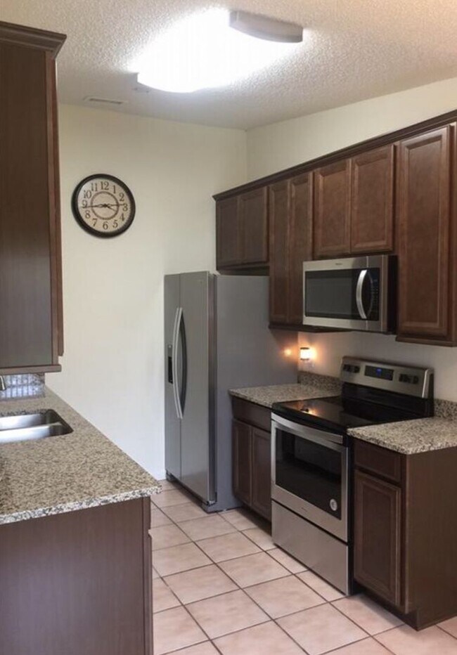 Foto del edificio - Lovely Home Available in the Royal Manor S...