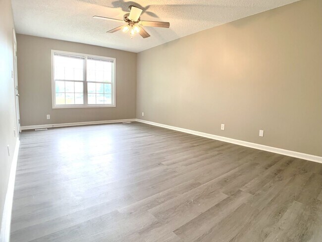 Foto del edificio - 1125 Lamont Ct