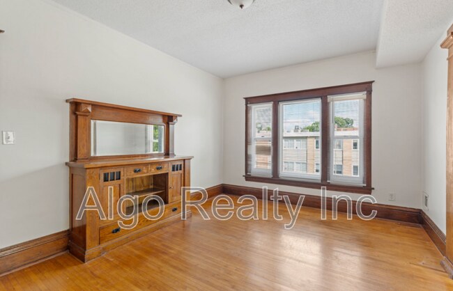 Foto del edificio - 3200 Bloomington Ave