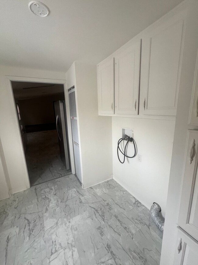 Foto del edificio - Large 3 bed 2 bath mobile