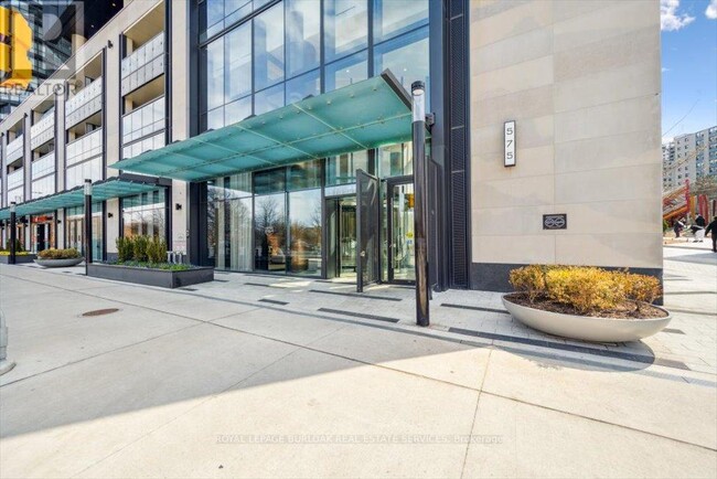 Photo du bâtiment - 575-1575 Bloor St E