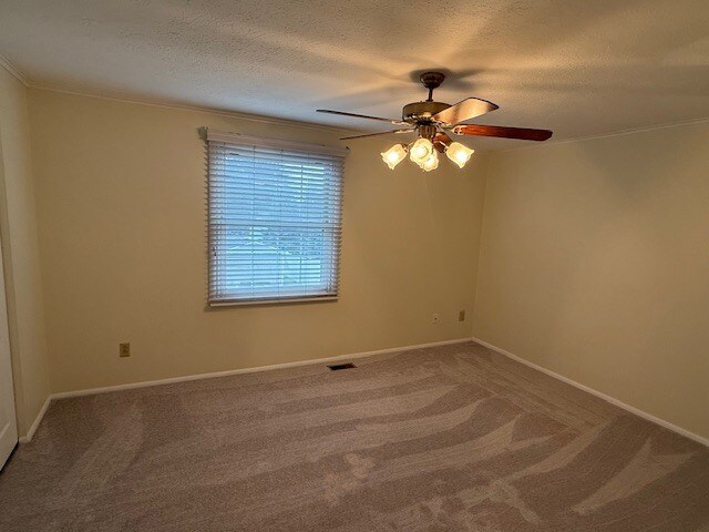 Foto del edificio - 642 Topaz Ln