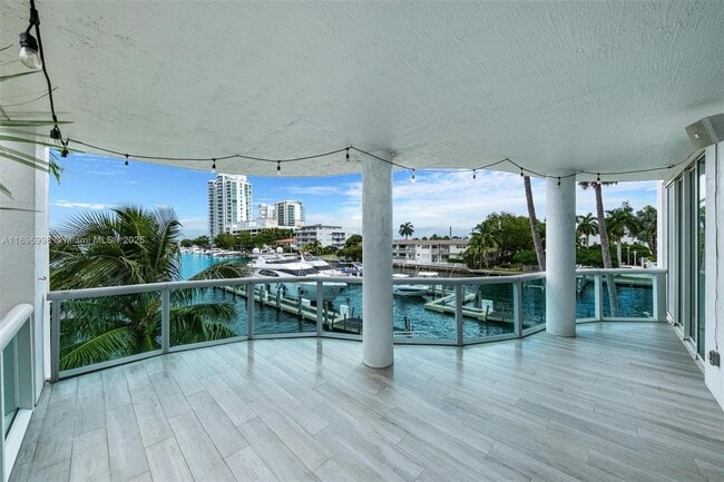 Foto del edificio - 7918 Harbor Island Dr